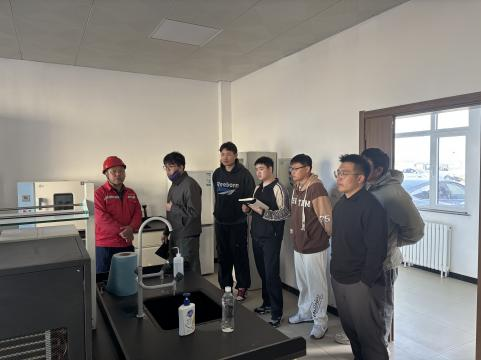 生产调度中心组织新员工参观厂区